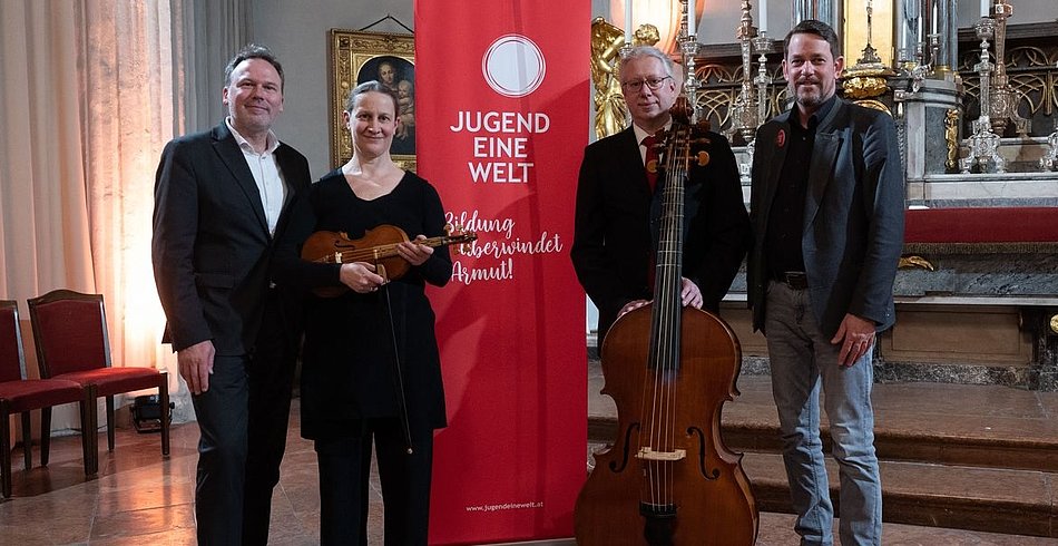 v.l.n.r.: Mag. Jürgen Partaj (Hofmusikkapelle), Gunda Hagmüller (Ensemble dolce risonanza), Florian Wieninger (Ensemble dolce risonanza) und Gabriel Müller (Jugend Eine Welt)