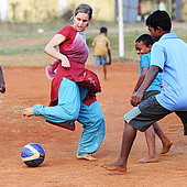 Martina Baumgartner während ihrem Einsatz in Visakhaptnam, Indien
