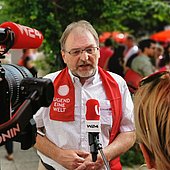 "Geld spenden statt in den Himmel schießen"