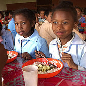 153 Hilfsprojekte für Kinder und Jugendliche