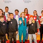 "Kinderarbeit stoppen" bei BM Holzleitner