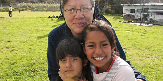 schwester-narciza-mit-zwei-kindern Copyright: Jugend Eine Welt schwester-narciza-mit-zwei-kindern