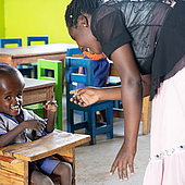 Ein eigener „Lernstuhl“ für den kleinen Daniel
