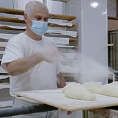 Brot für immer mehr Bedürftige in Bethlehem