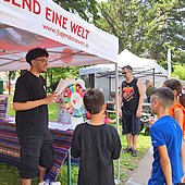 Jugend Eine Welt beim Südwind Straßenfest